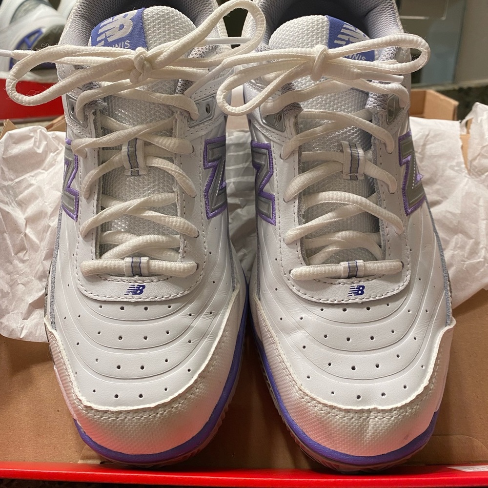 New Balance 806 tennis court shoes size 9B.